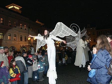 Andělský průvod s Mikulášskou nadílkou ve Mlejně